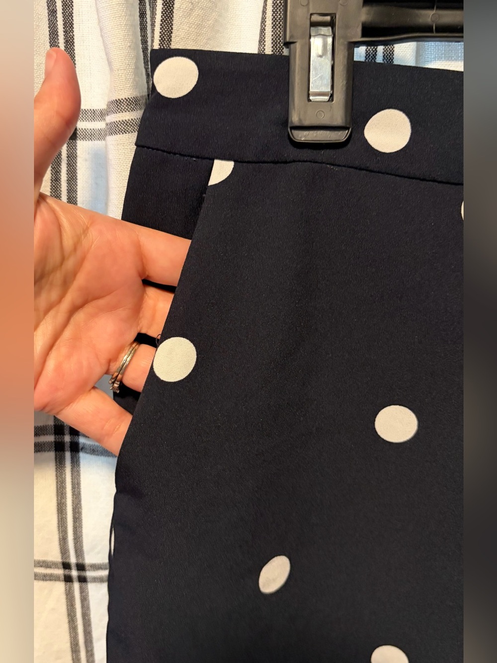 Anne Taylor Loft Outlet Navy Polka Dot Women's Shorts with Pockets. Large. - Picture 3 of 5